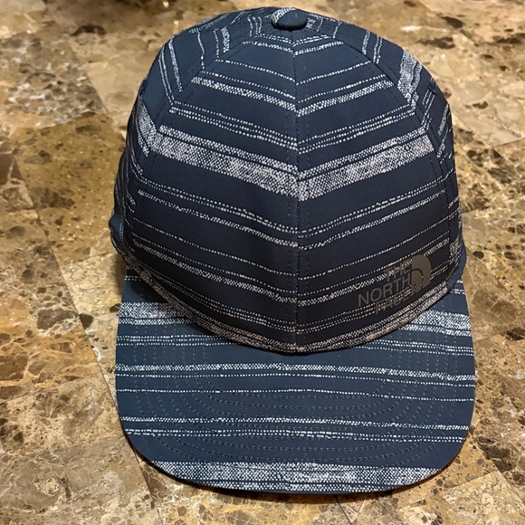 Unisex The North Face Dark Blue and Gray Patterned Cap - Picture 1 of 11